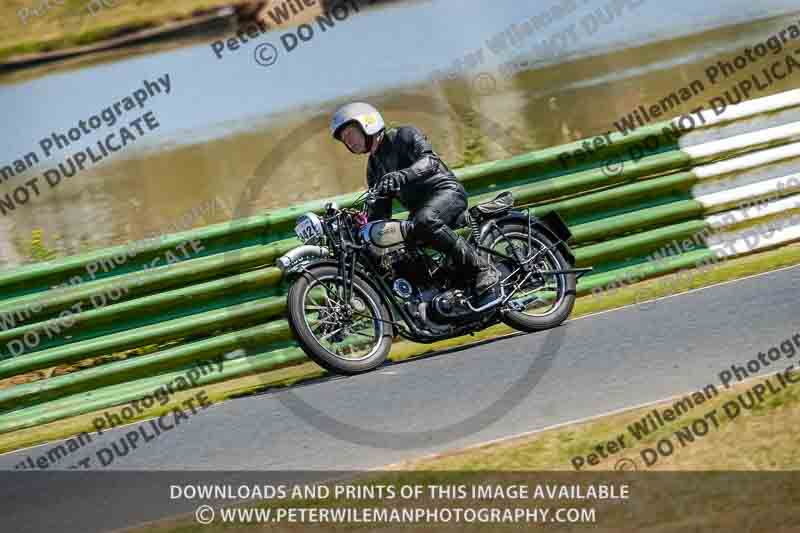 Vintage motorcycle club;eventdigitalimages;mallory park;mallory park trackday photographs;no limits trackdays;peter wileman photography;trackday digital images;trackday photos;vmcc festival 1000 bikes photographs